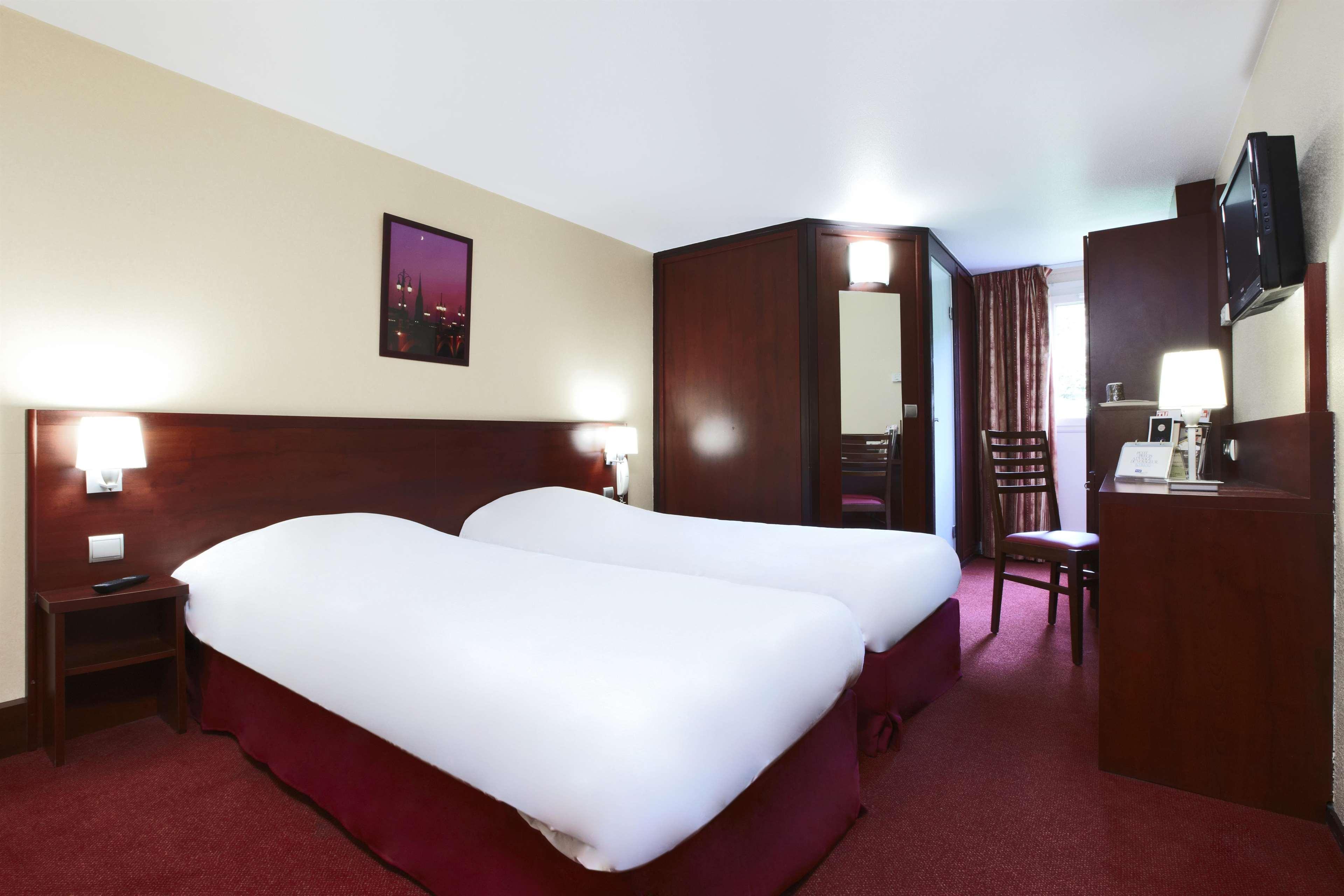 Kyriad Bordeaux Lormont Esterno foto