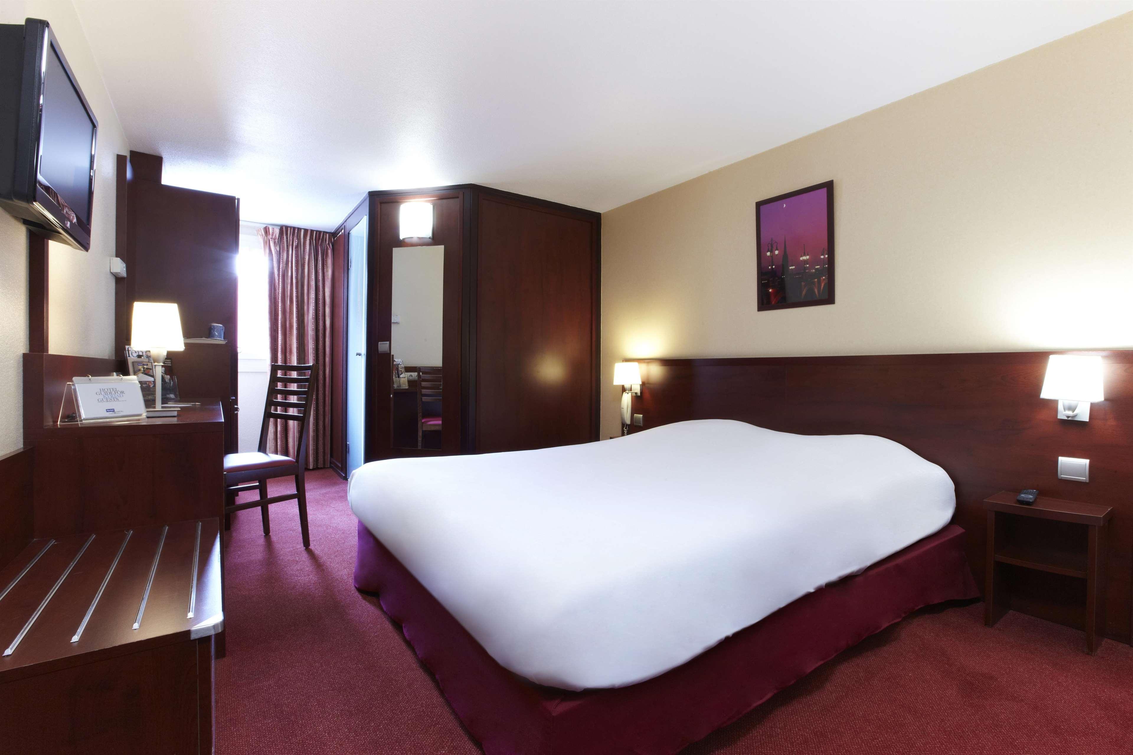 Kyriad Bordeaux Lormont Esterno foto