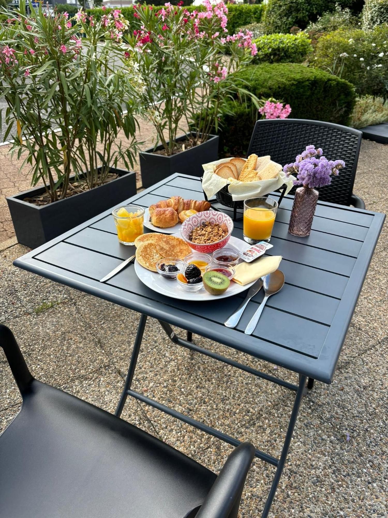 Kyriad Bordeaux Lormont Esterno foto