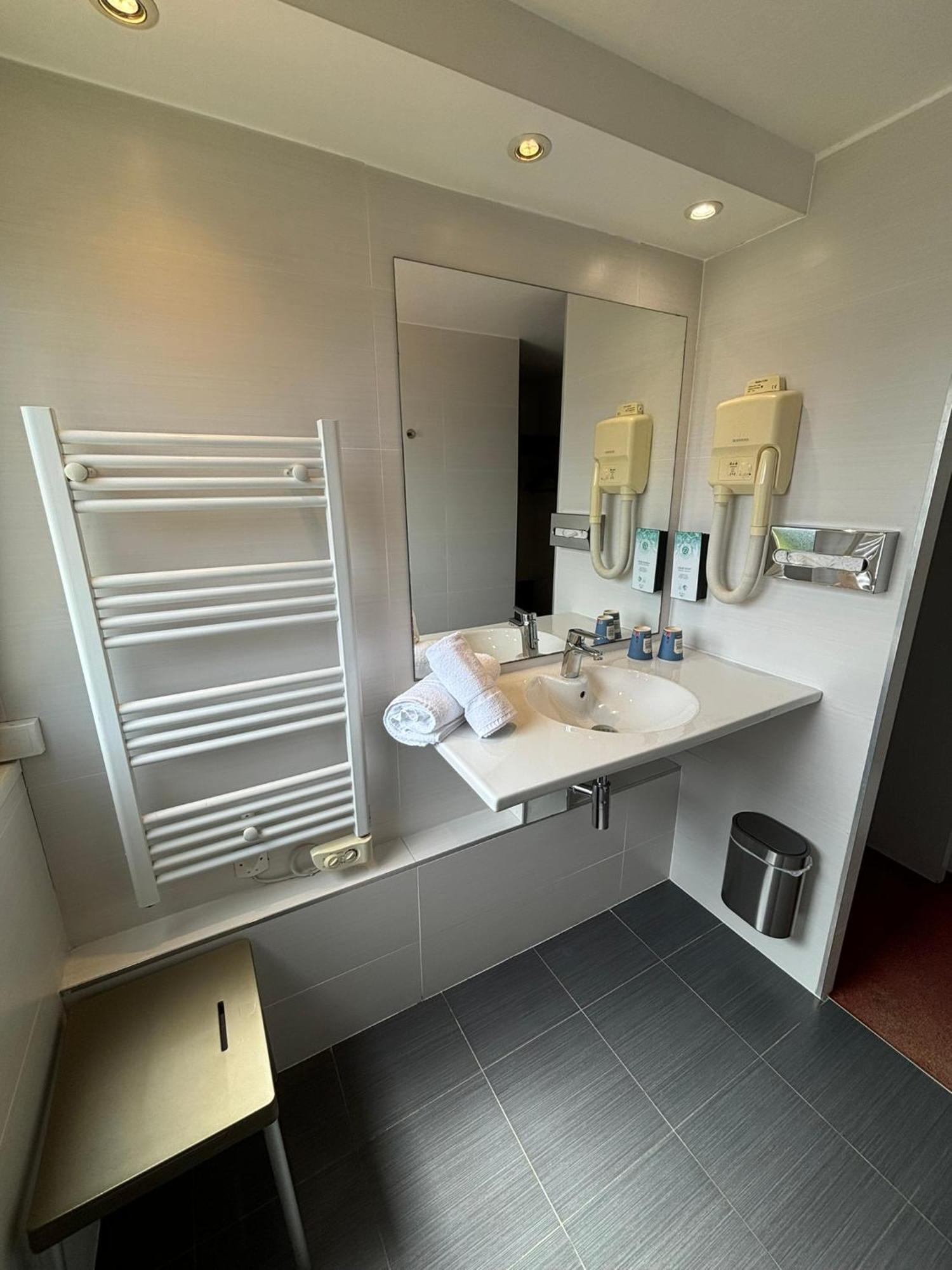 Kyriad Bordeaux Lormont Esterno foto