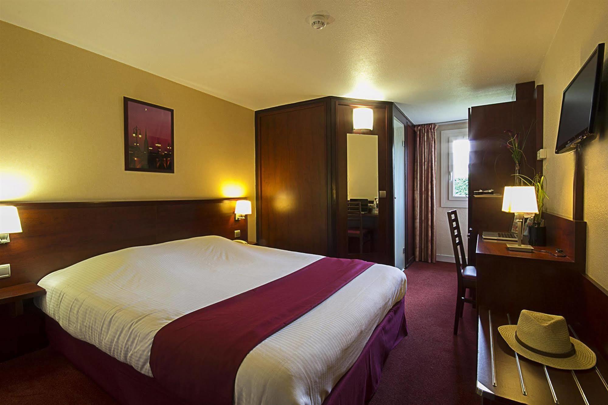 Kyriad Bordeaux Lormont Esterno foto